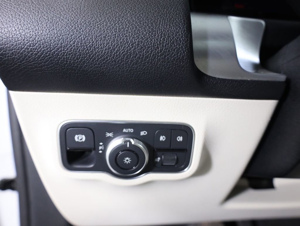 Used 2023 Mercedes-Benz GLB 250 image 11