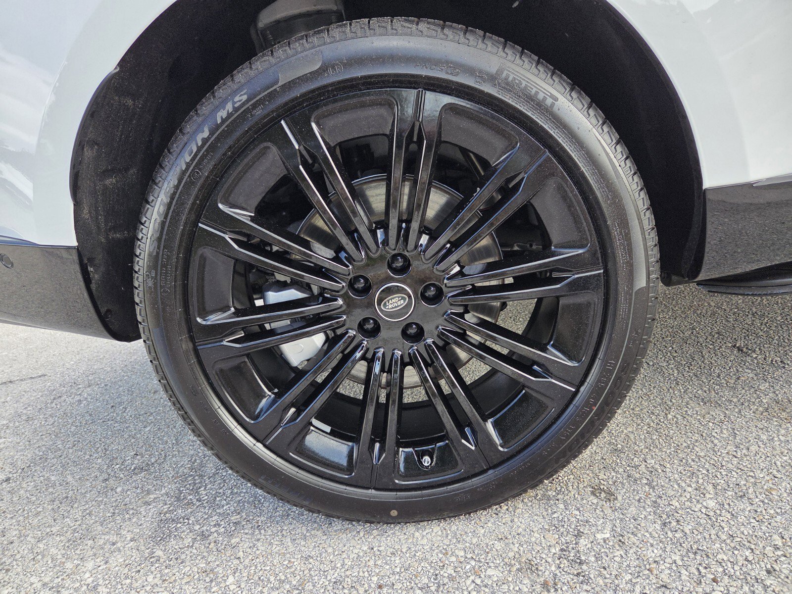 New 2025 Land Rover Range Rover SE image 9