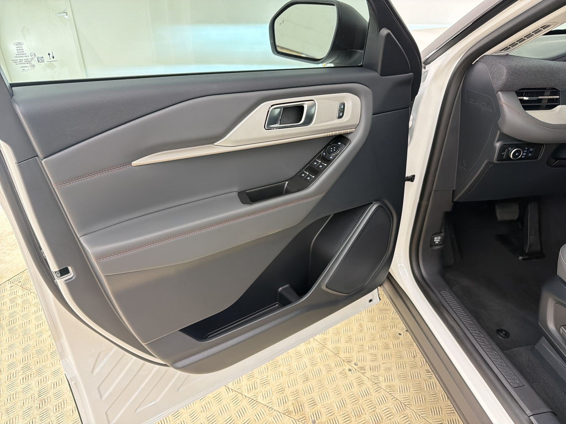 New 2026 Ford Explorer Active w/ Active Comfort Package RWD image 19