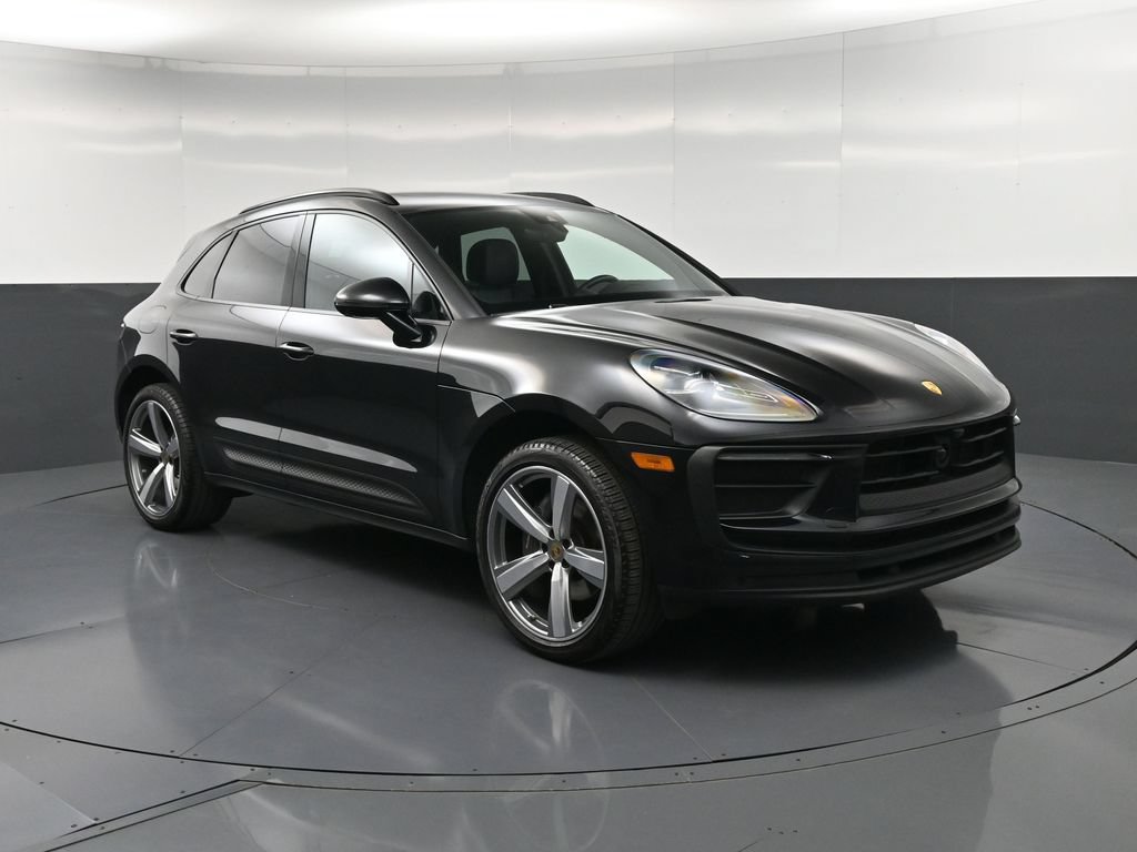 Certified 2024 Porsche Macan AWD/4WD image 10