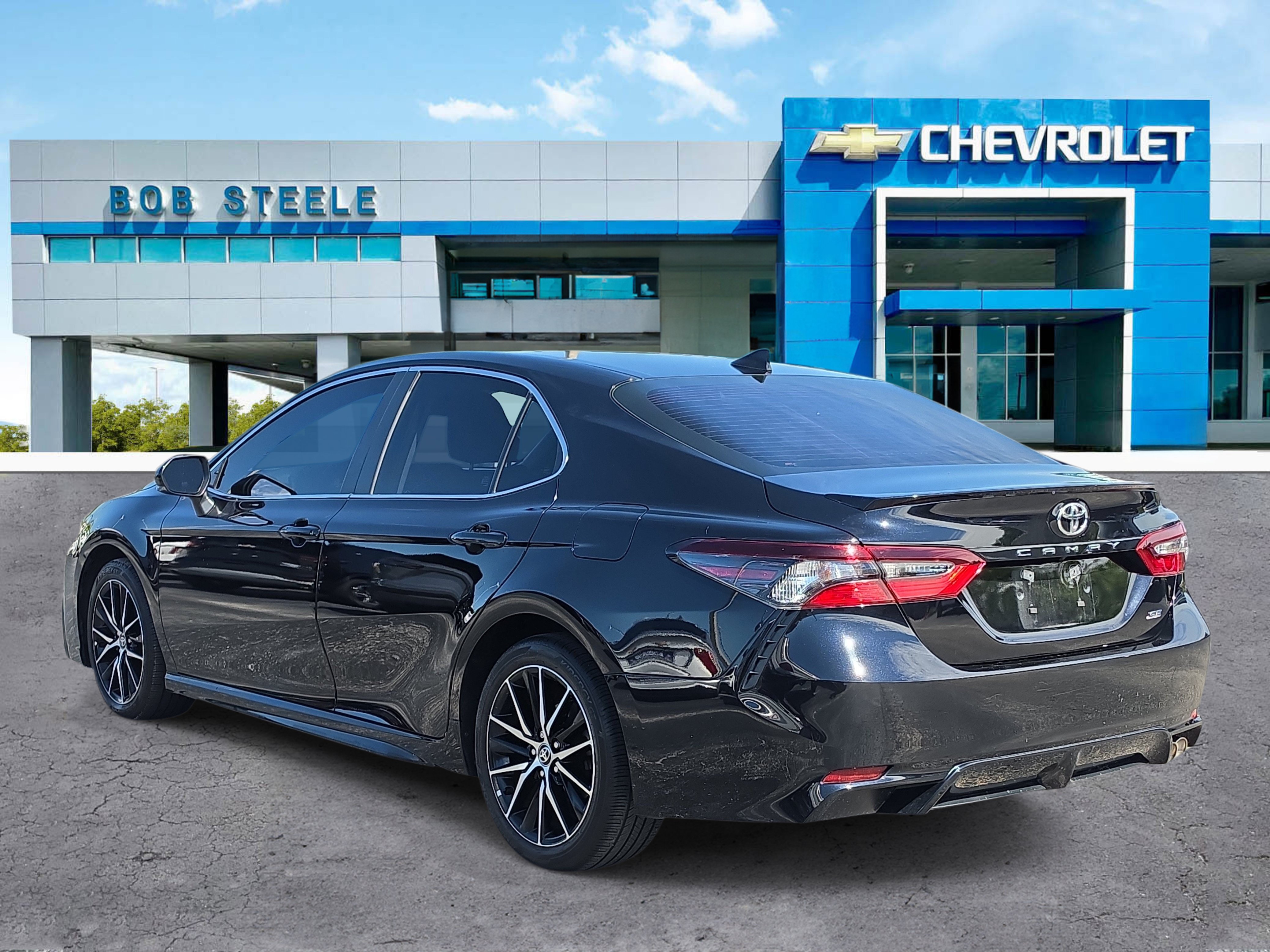 Used 2024 Toyota Camry SE FWD image 3