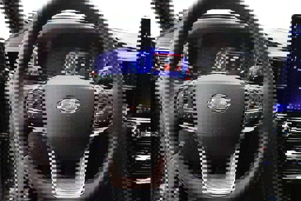 Used 2022 Ford Explorer Platinum w/ Equipment Group 601A image 17