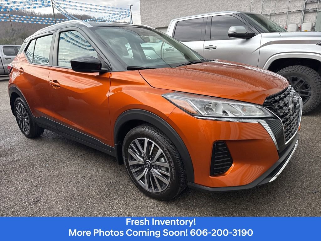 Used 2023 Nissan Kicks SV image 3