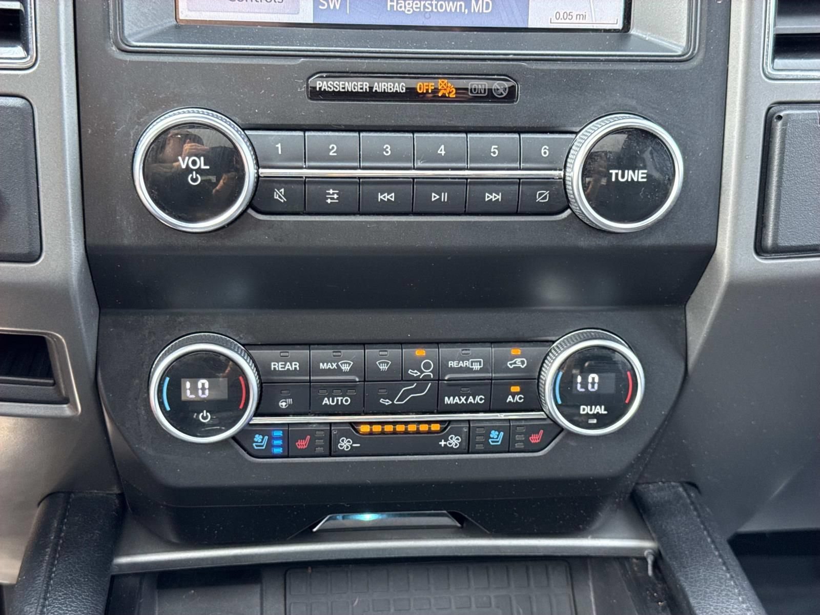 Used 2020 Ford Expedition XLT w/ Equipment Group 202A AWD/4WD image 12