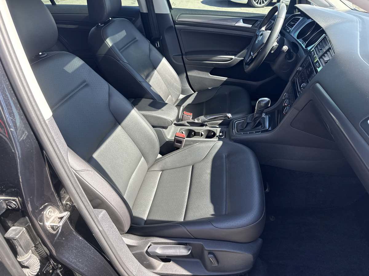Used 2020 Volkswagen Golf 4-Door FWD image 19