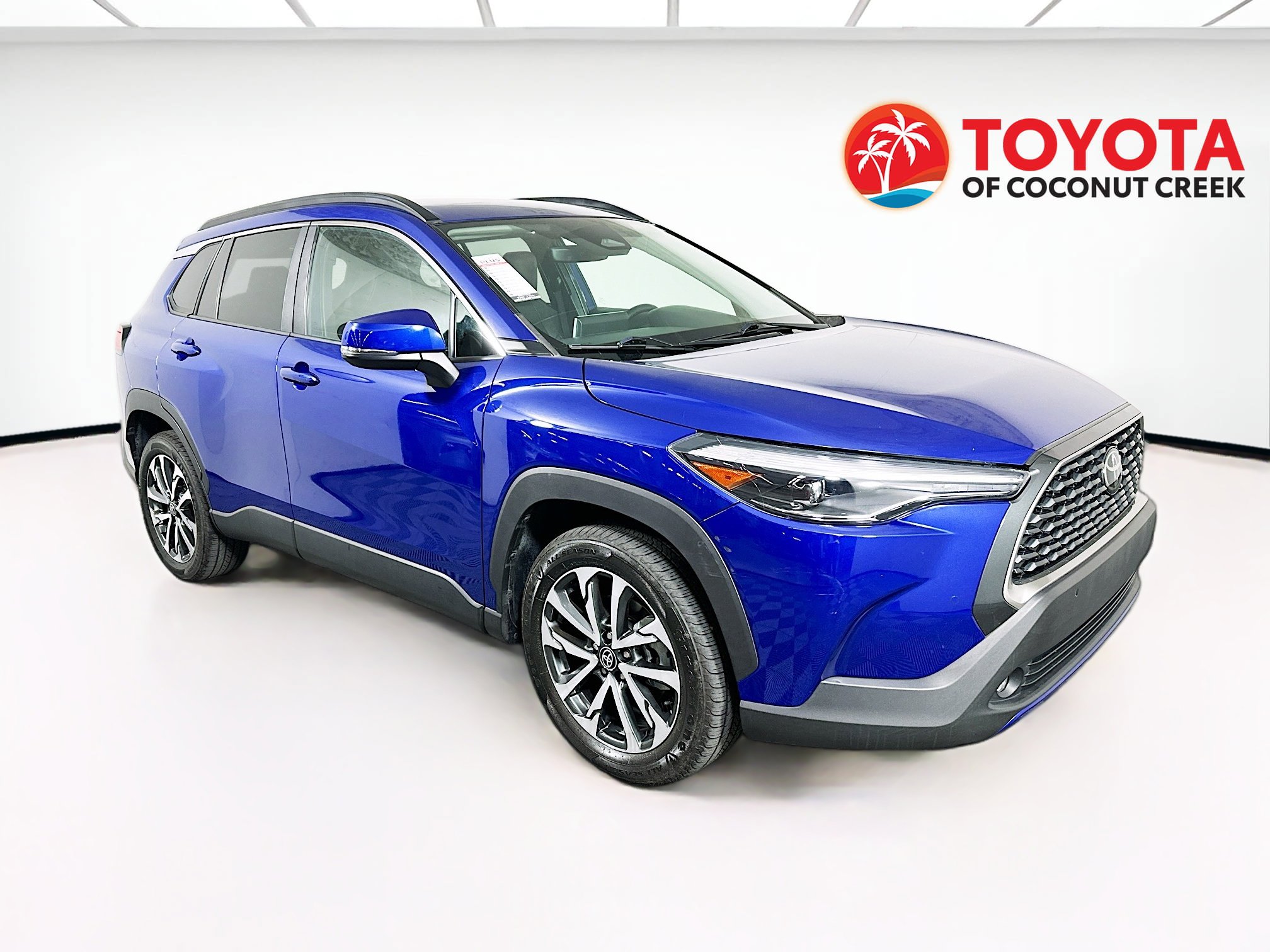 Used 2023 Toyota Corolla Cross XLE w/ Convenience Package image 1