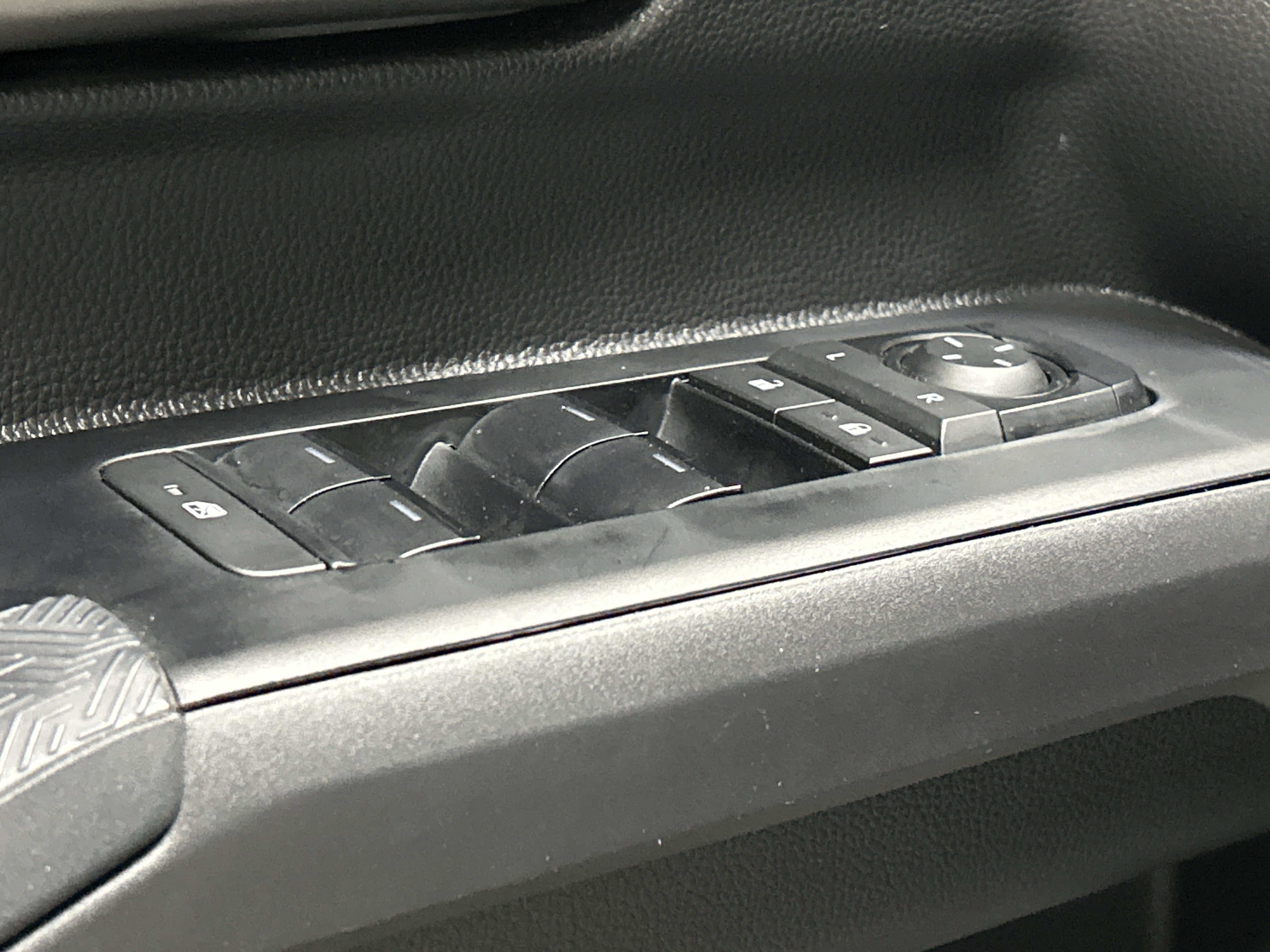Certified 2025 Toyota Tacoma TRD Off-Road AWD/4WD image 15