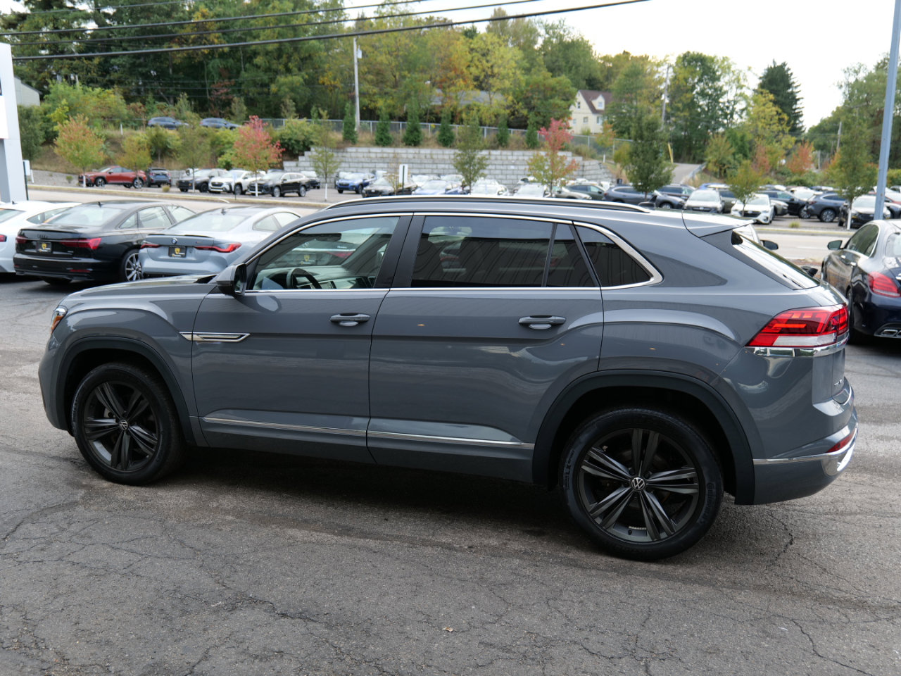 Used 2022 Volkswagen Atlas Cross Sport SEL R-Line image 7