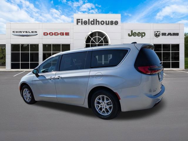 Used 2023 Chrysler Pacifica Touring-L FWD image 14