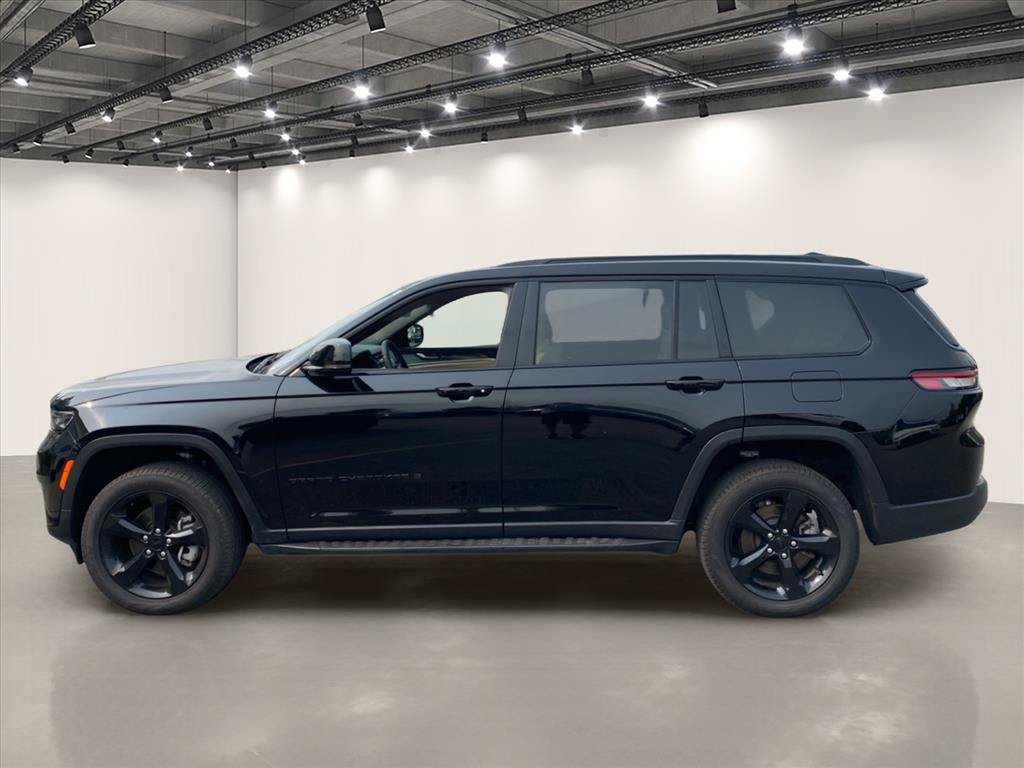 Used 2025 Jeep Grand Cherokee L Limited w/ Black Appearance Package AWD/4WD image 4