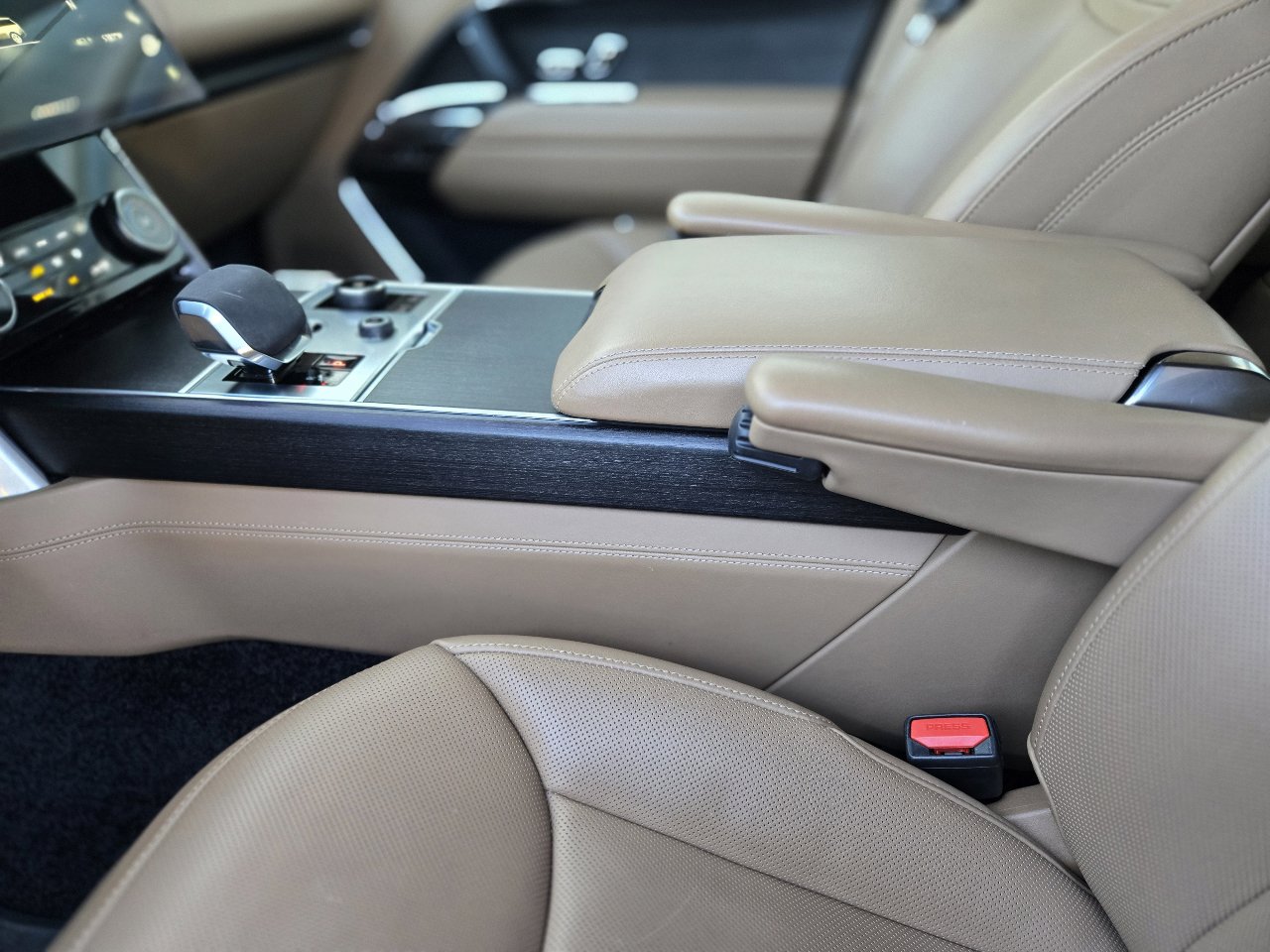 Used 2023 Land Rover Range Rover SE image 22