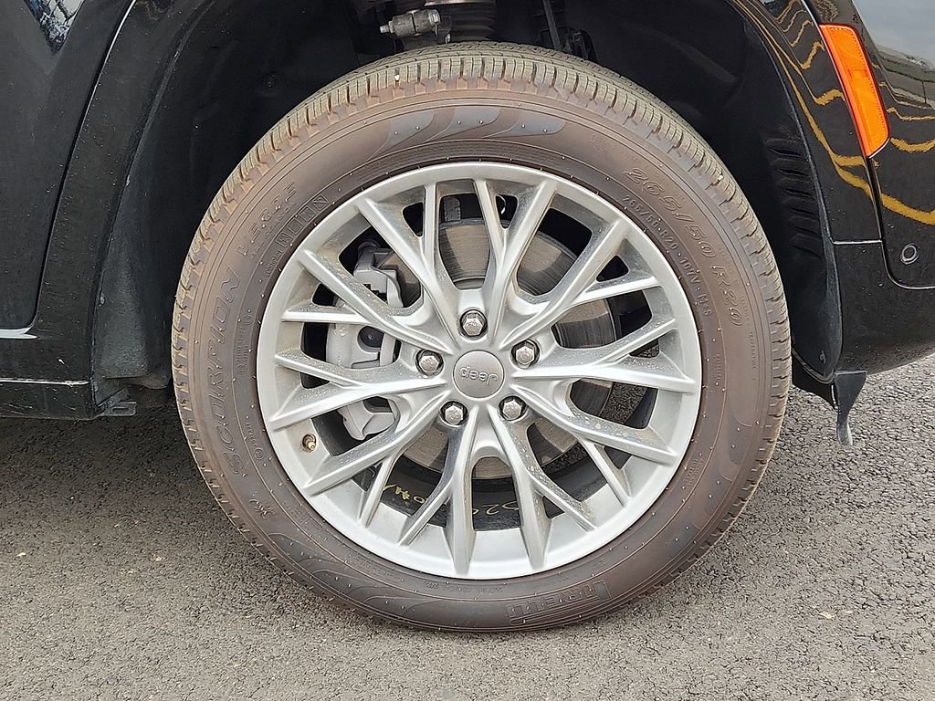 Used 2024 Jeep Grand Cherokee Summit w/ Luxury Tech Group V image 5