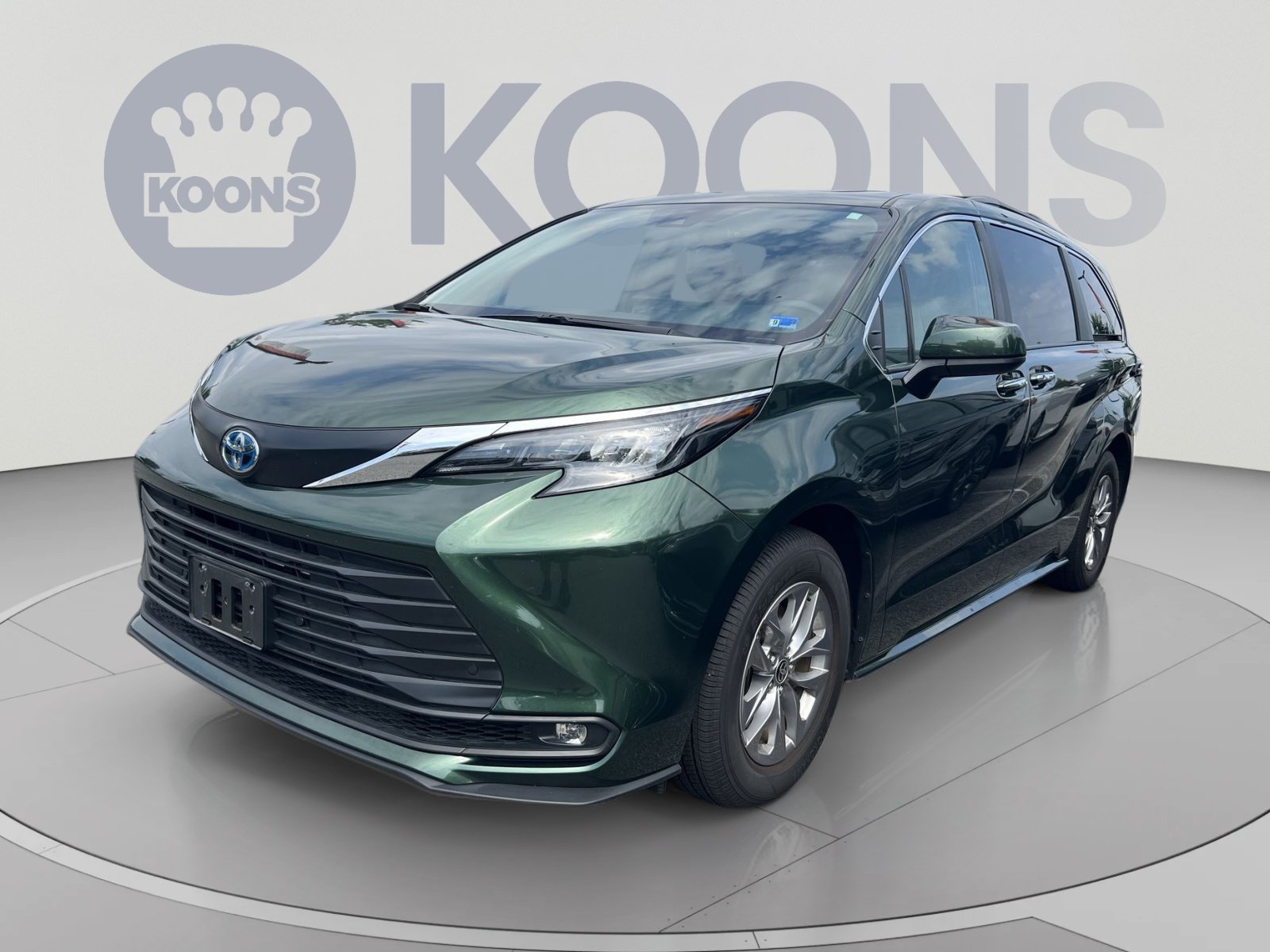 Used 2025 Toyota Sienna XLE