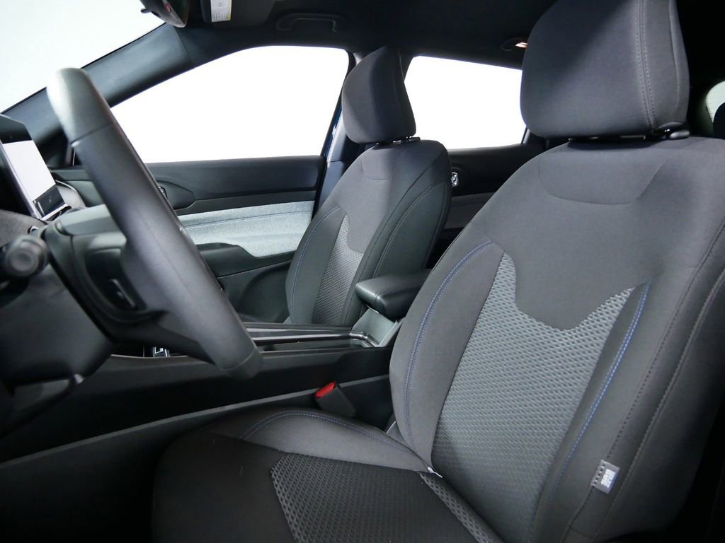 Used 2024 Jeep Compass Sport image 29