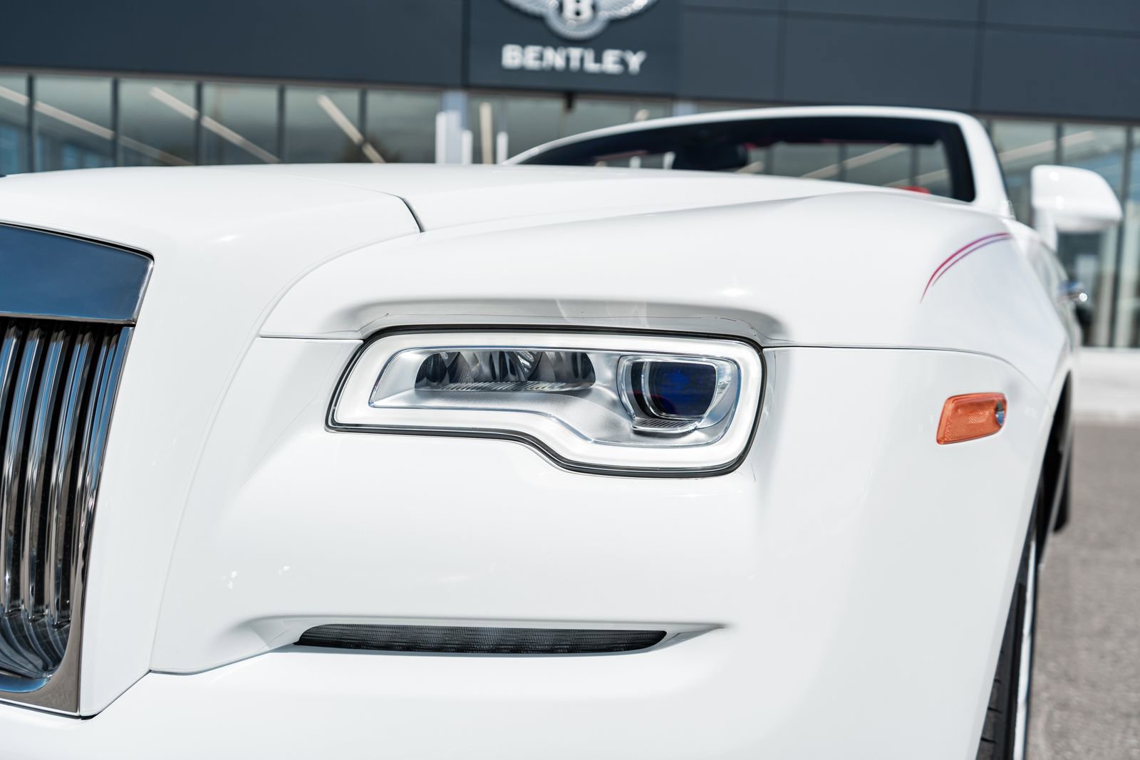 Used 2018 Rolls-Royce Dawn RWD image 23