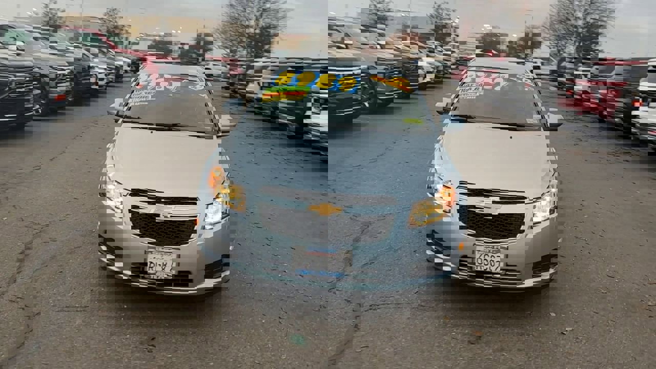 Used 2011 Chevrolet Cruze LT image 2