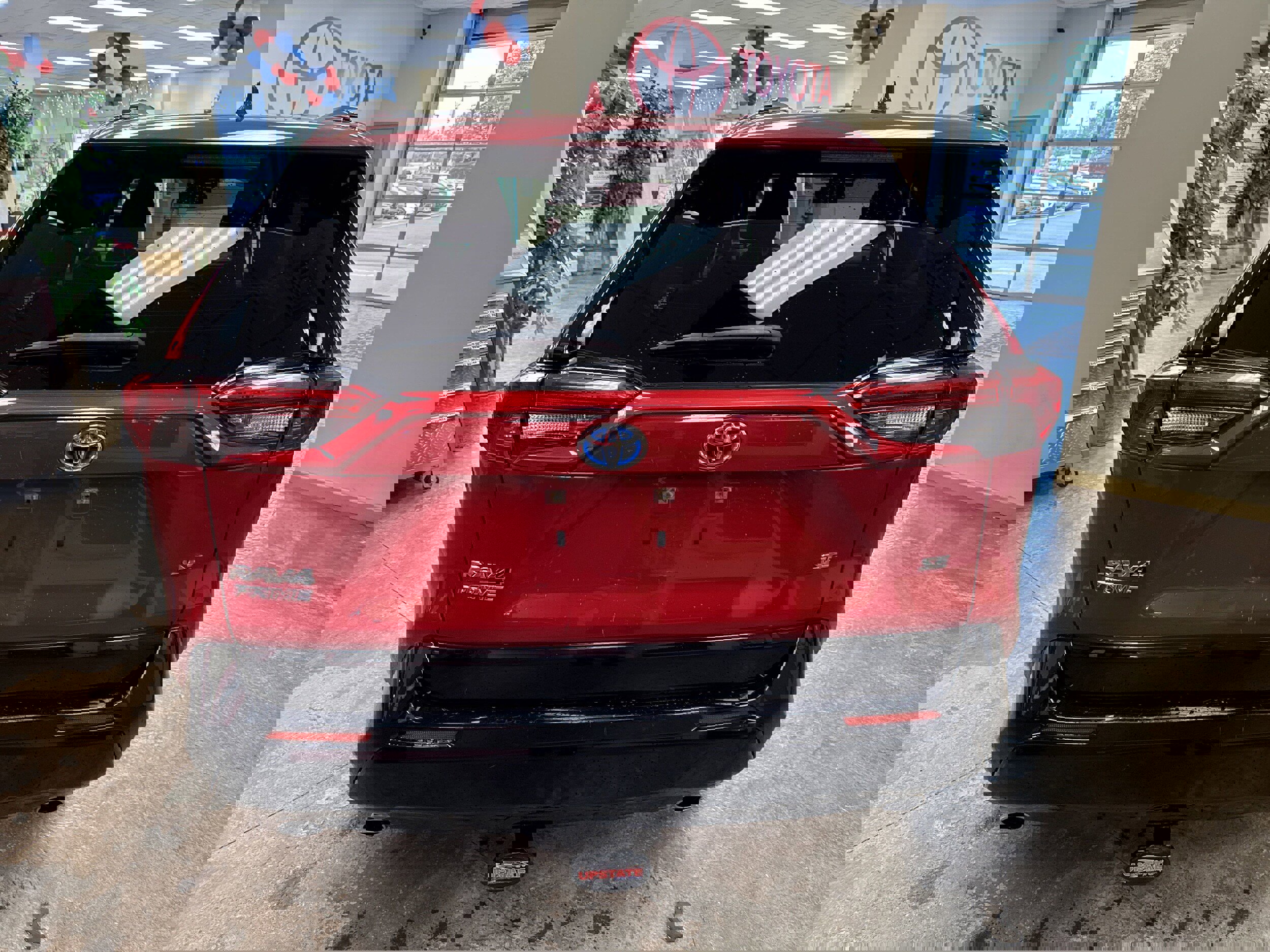 Used 2021 Toyota RAV4 SE w/ Weather & Moonroof Package image 7