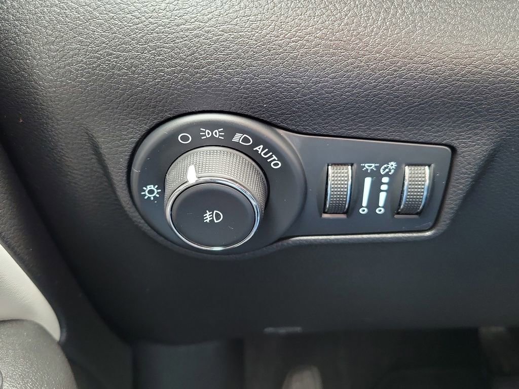 Used 2022 Jeep Compass Limited image 13