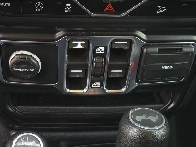 Used 2020 Jeep Wrangler Unlimited Sahara AWD/4WD image 24