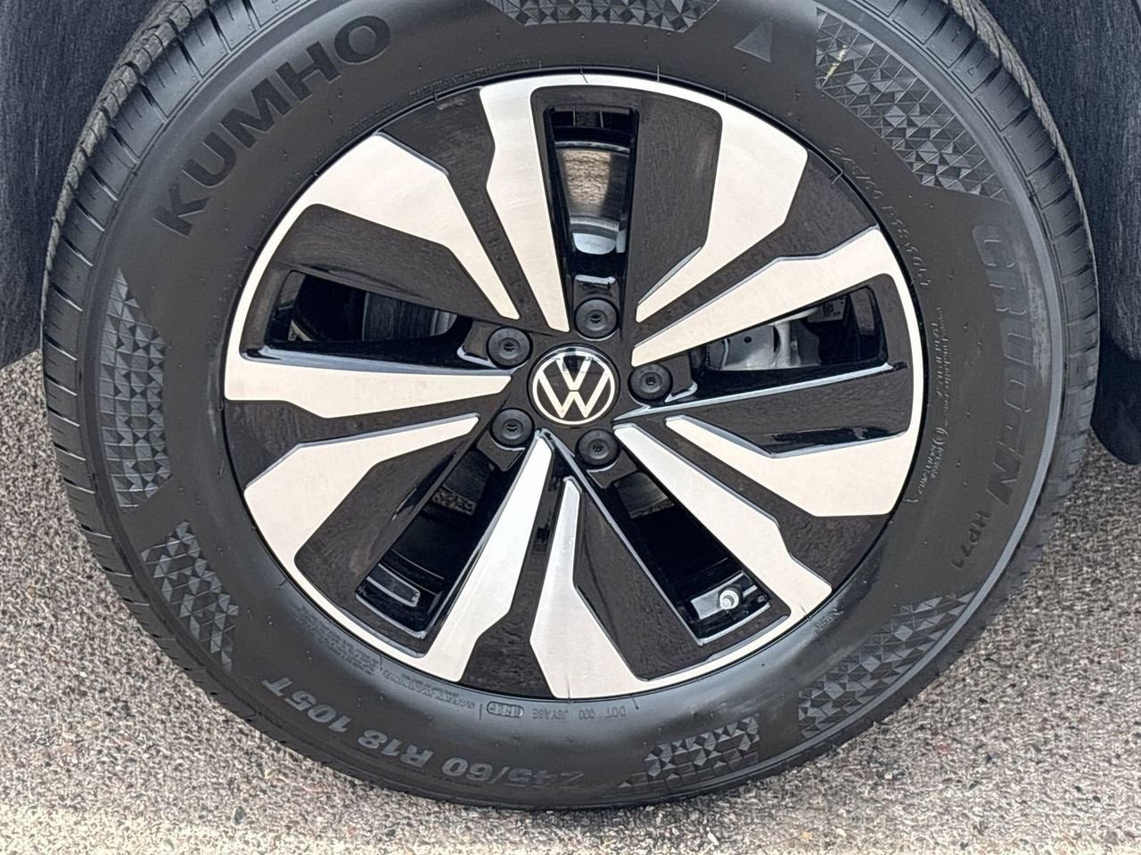 New 2026 Volkswagen Atlas SE image 6