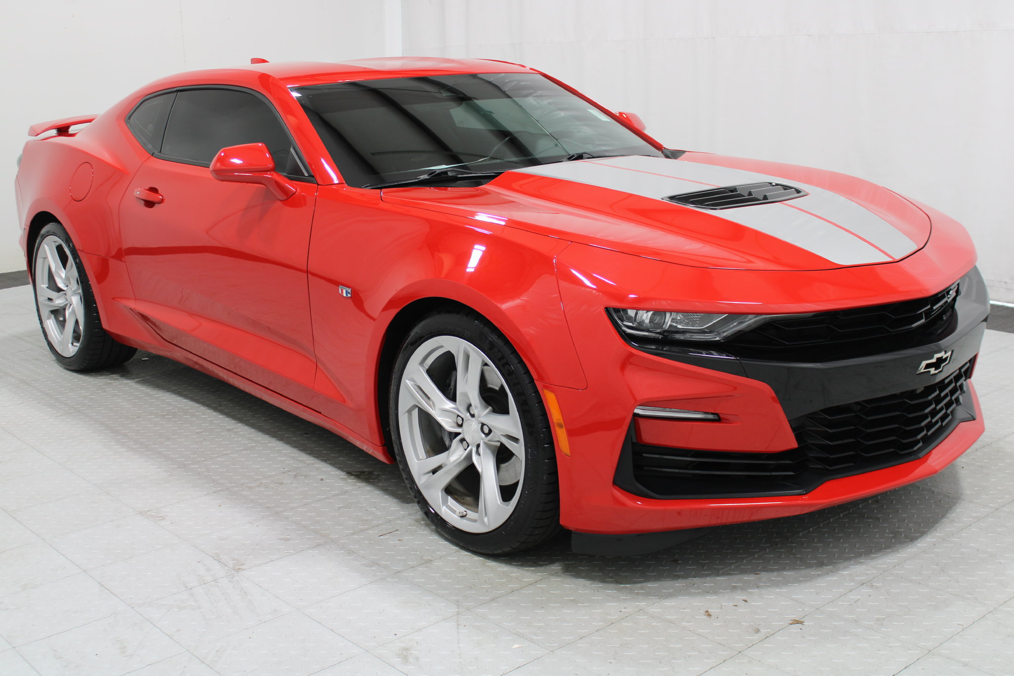 Used 2019 Chevrolet Camaro SS RWD image 4