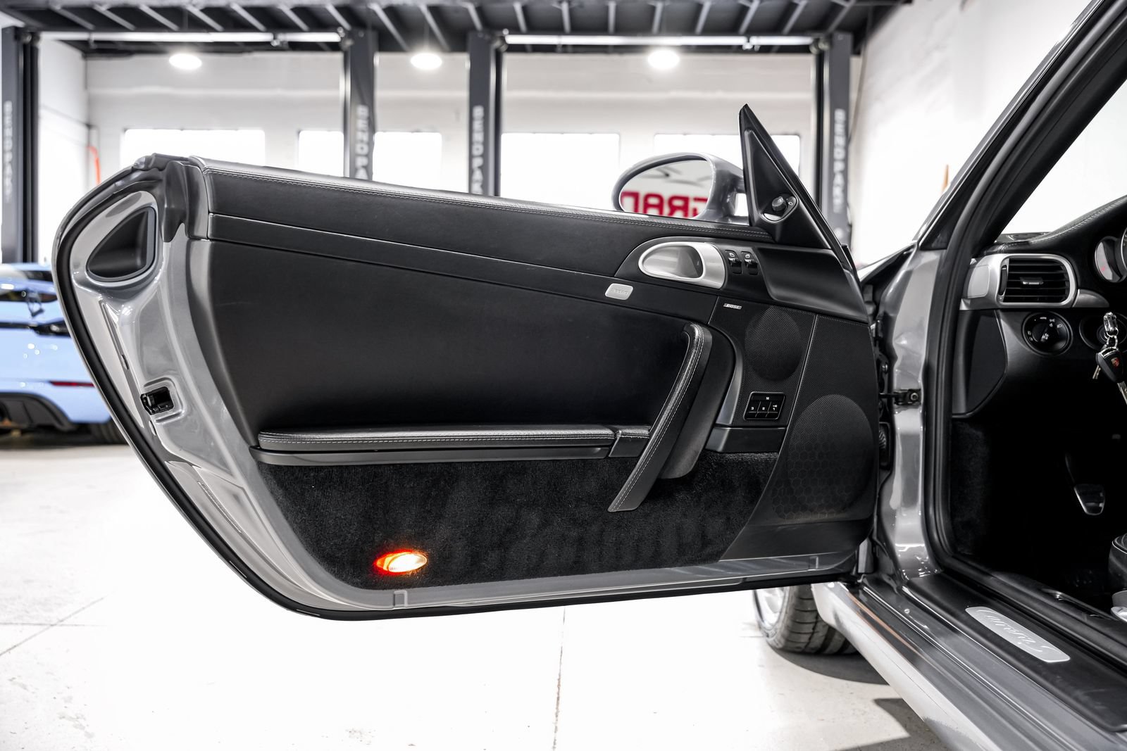 Used 2005 Porsche 911 Carrera S RWD image 22