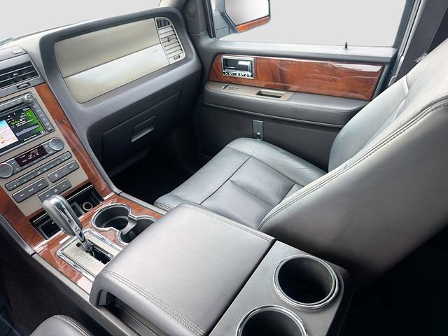 Used 2014 Lincoln Navigator 4WD image 25