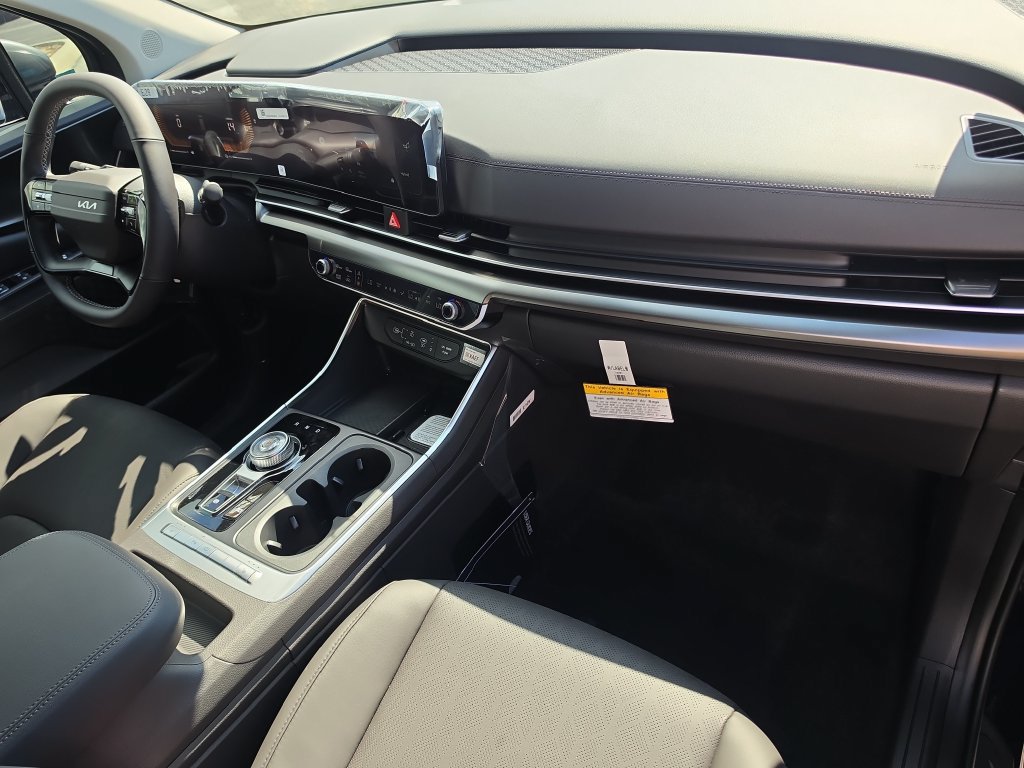 New 2027 Kia Carnival EX FWD image 12