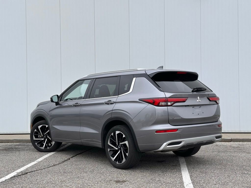 Used 2022 Mitsubishi Outlander SEL AWD/4WD image 3