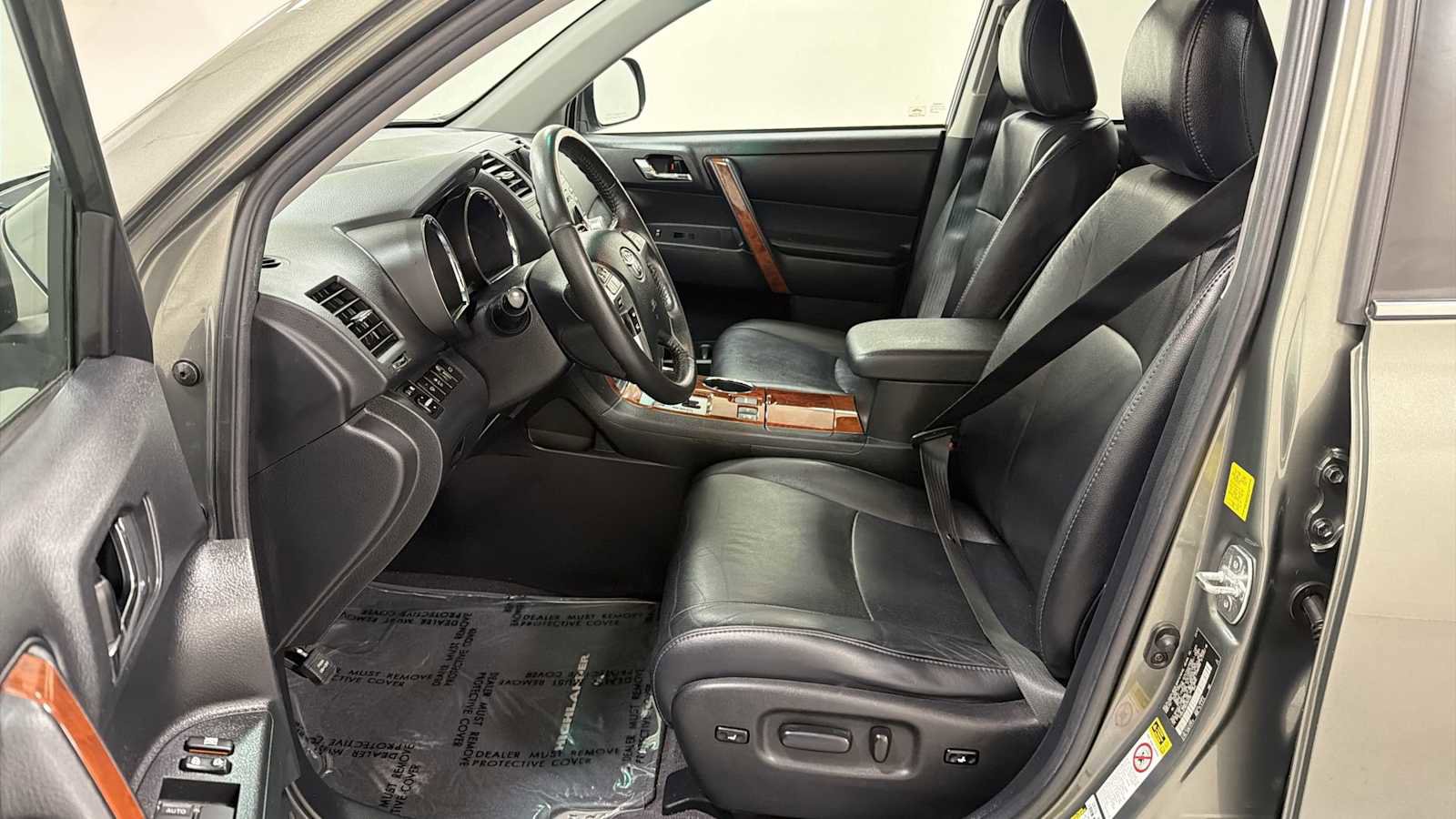 Used 2011 Toyota Highlander Limited w/ Tow Pkg AWD/4WD image 13