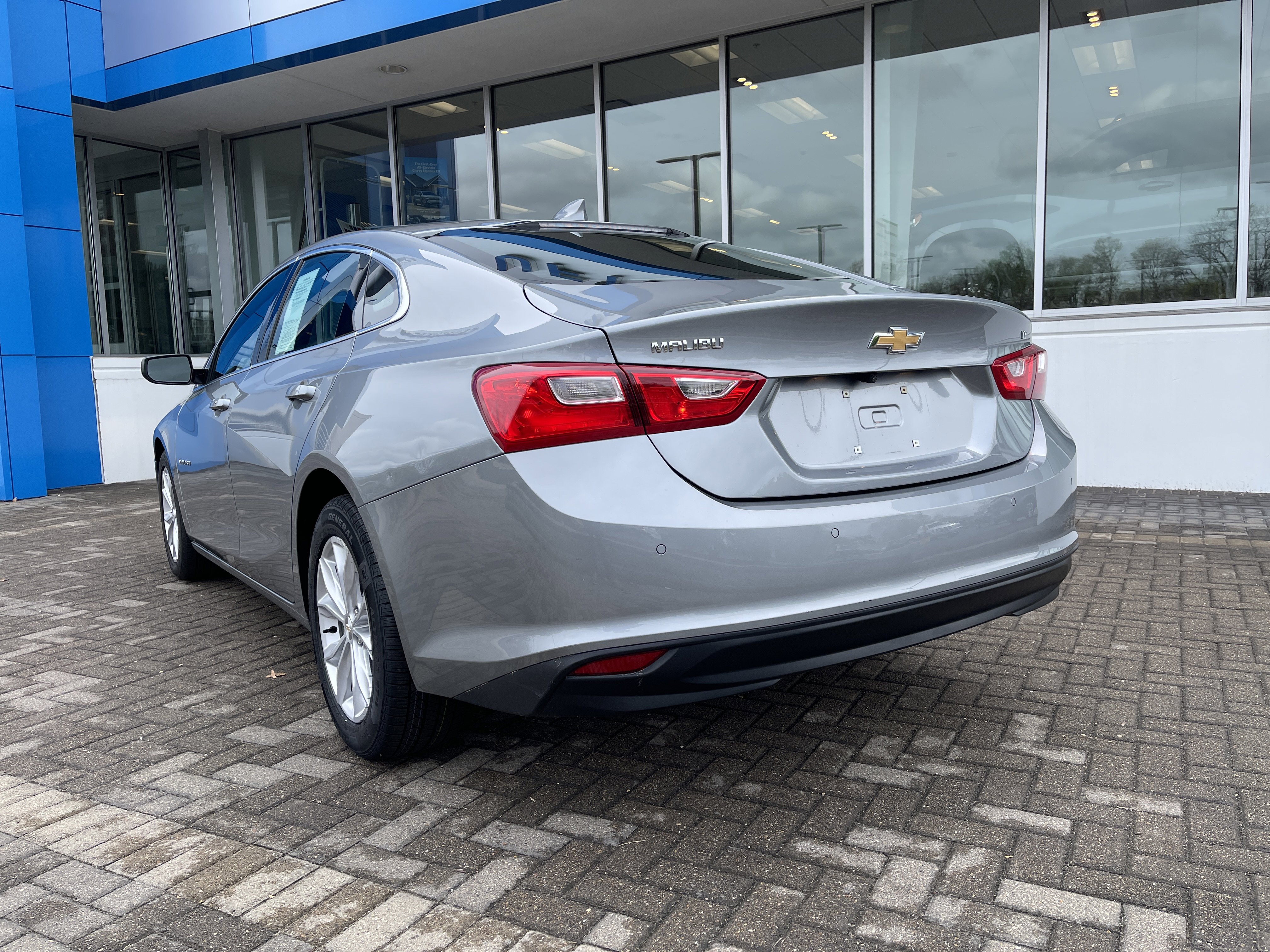 Used 2024 Chevrolet Malibu LT image 3