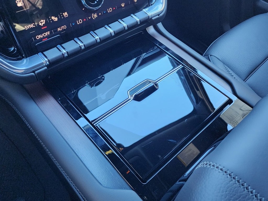 New 2026 GMC Yukon XL Denali w/ Denali Reserve Package image 35