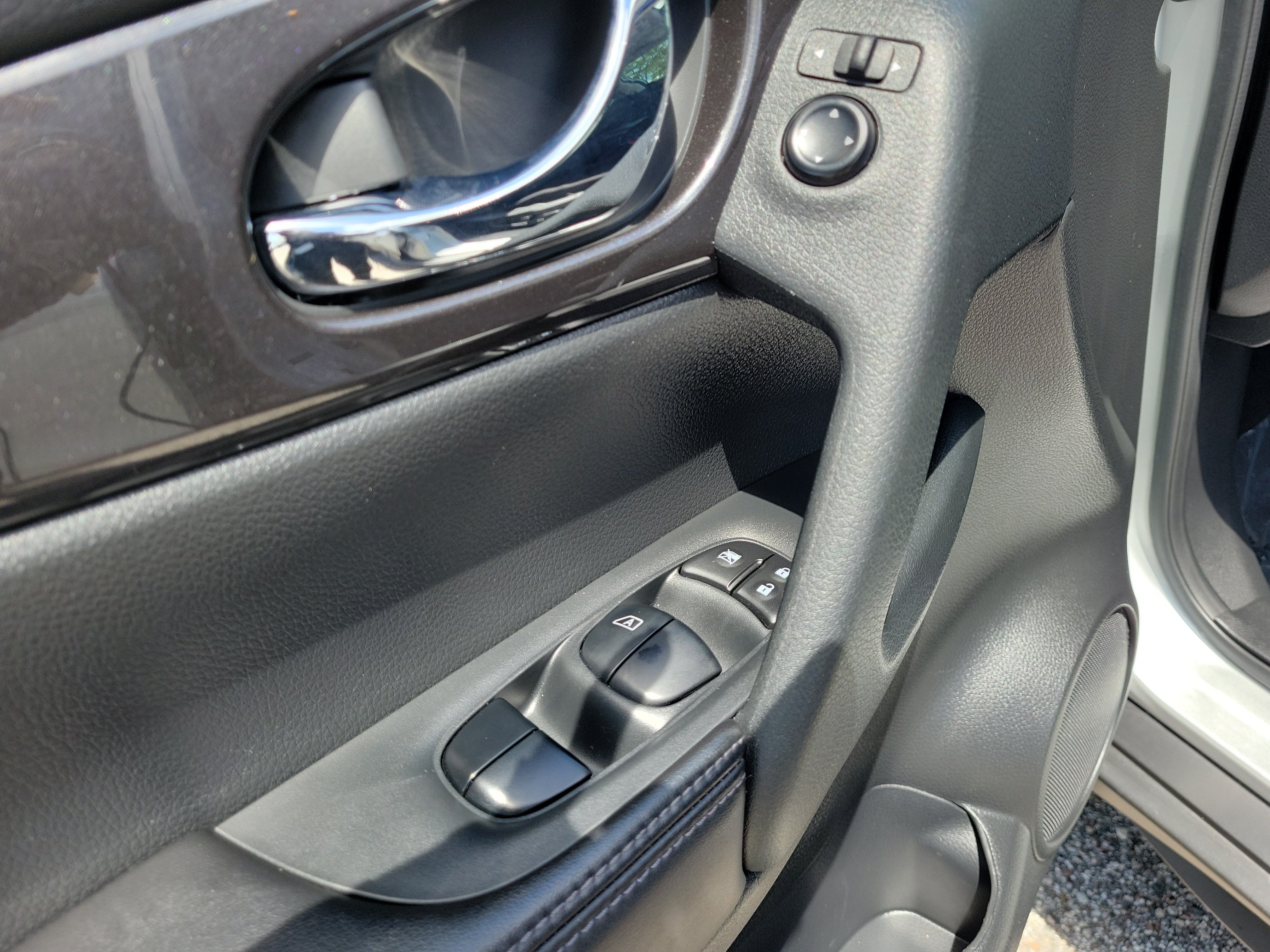 Certified 2020 Nissan Rogue SV FWD image 17