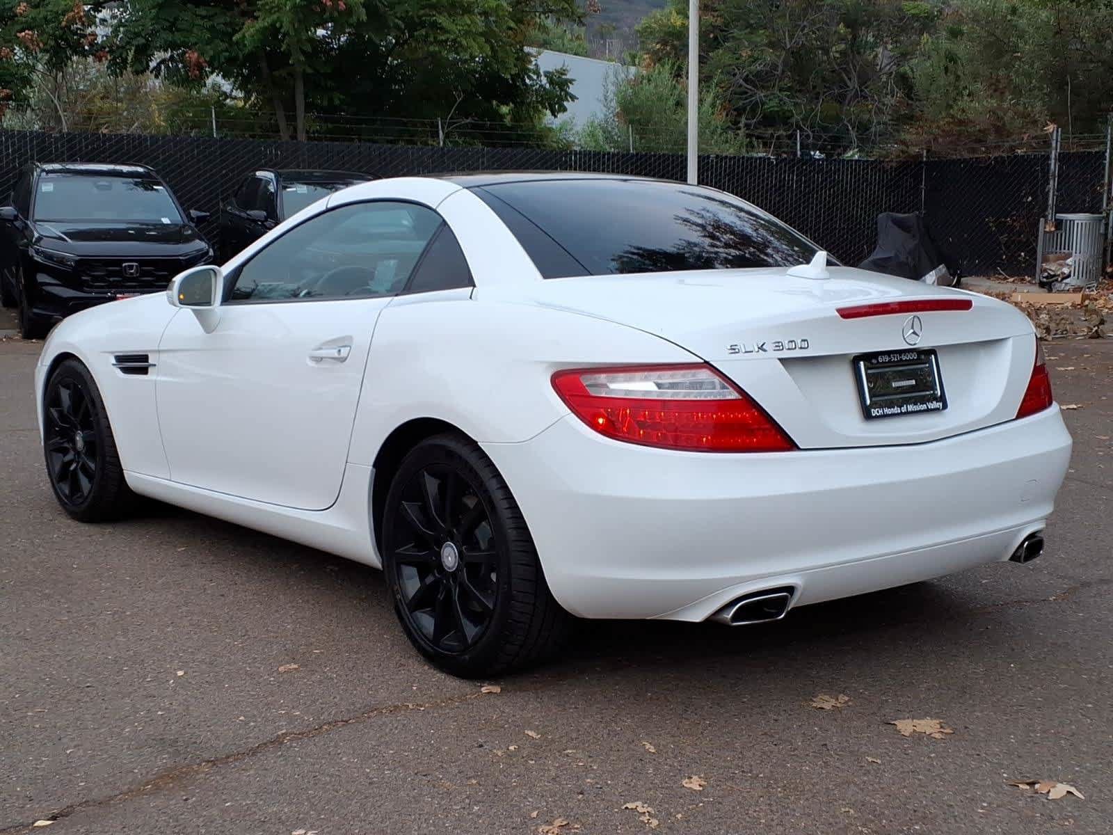 Used 2016 Mercedes-Benz SLK 300 w/ Premium 2 Package image 8