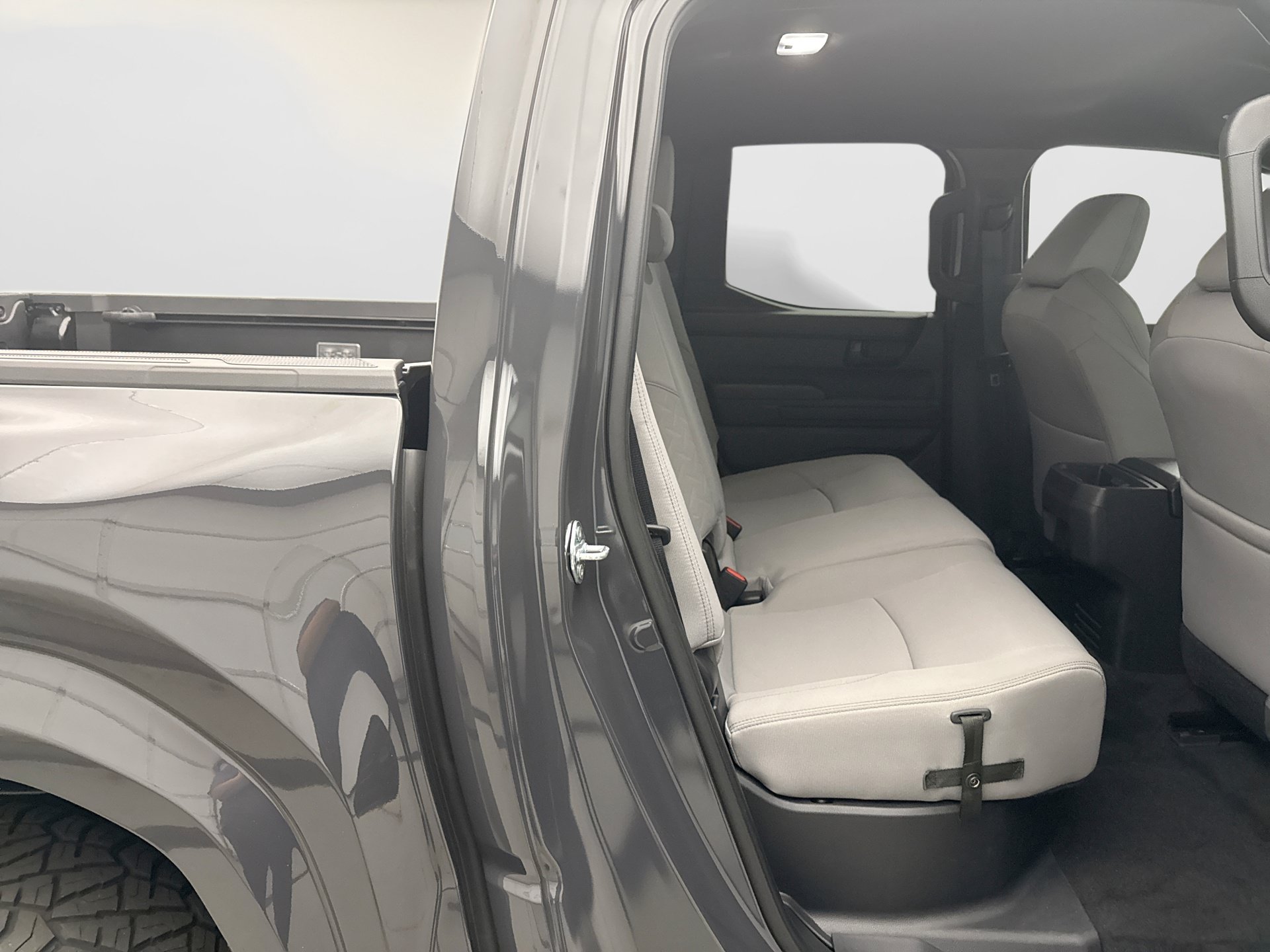 Used 2025 Toyota Tacoma SR5 AWD/4WD image 17