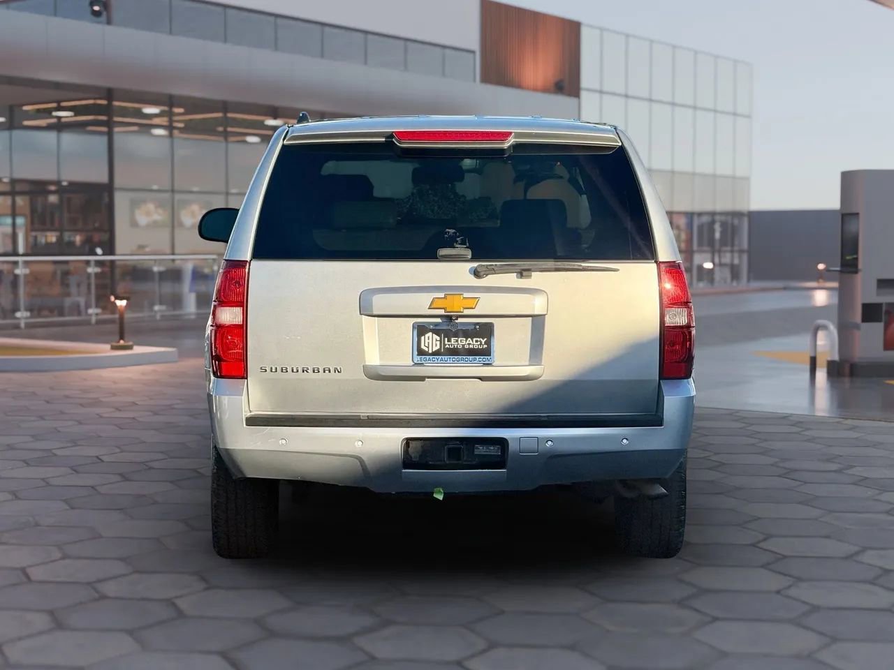 Used 2014 Chevrolet Suburban LT w/ Luxury Package image 2