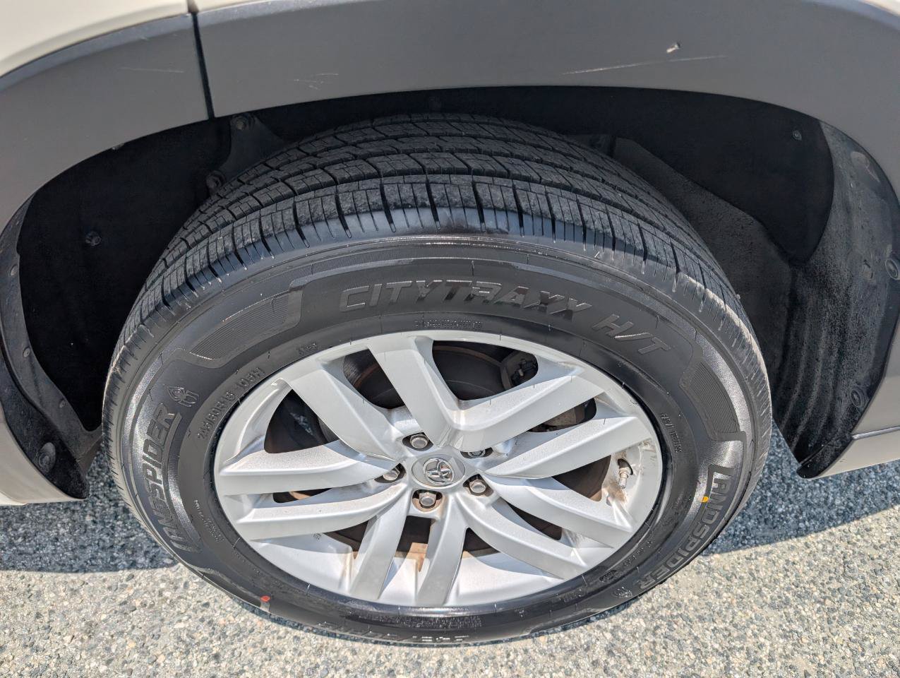 Used 2014 Toyota Highlander LE FWD image 10