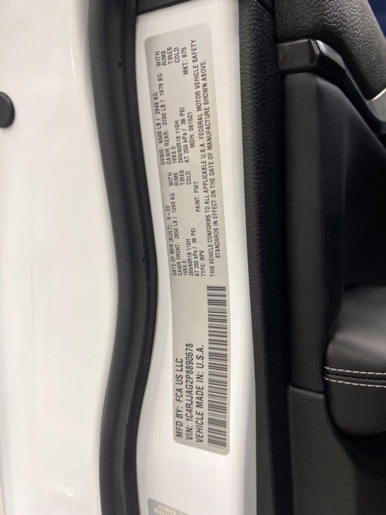 Used 2023 Jeep Grand Cherokee L Laredo RWD image 45