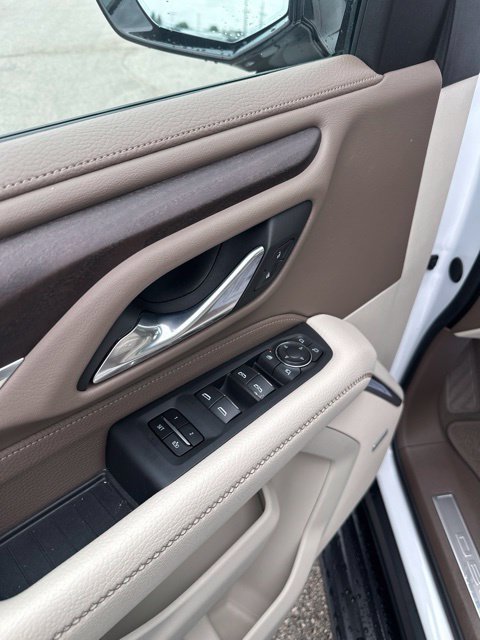 Used 2023 GMC Yukon XL Denali AWD/4WD image 24