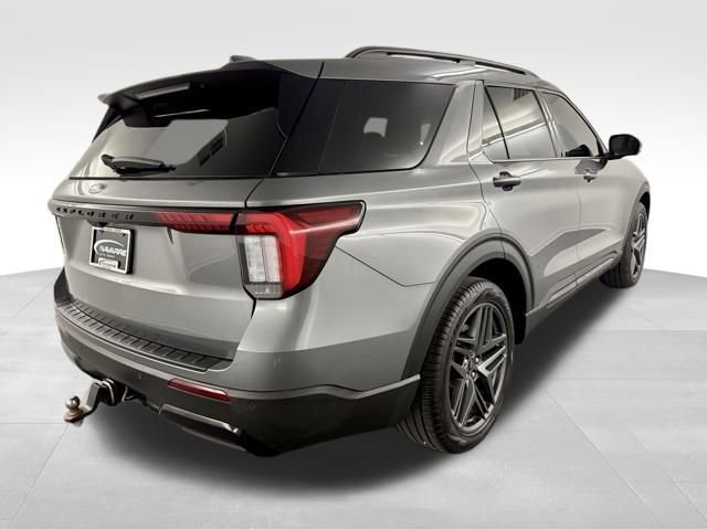 Used 2025 Ford Explorer ST-Line w/ Premium Package image 9