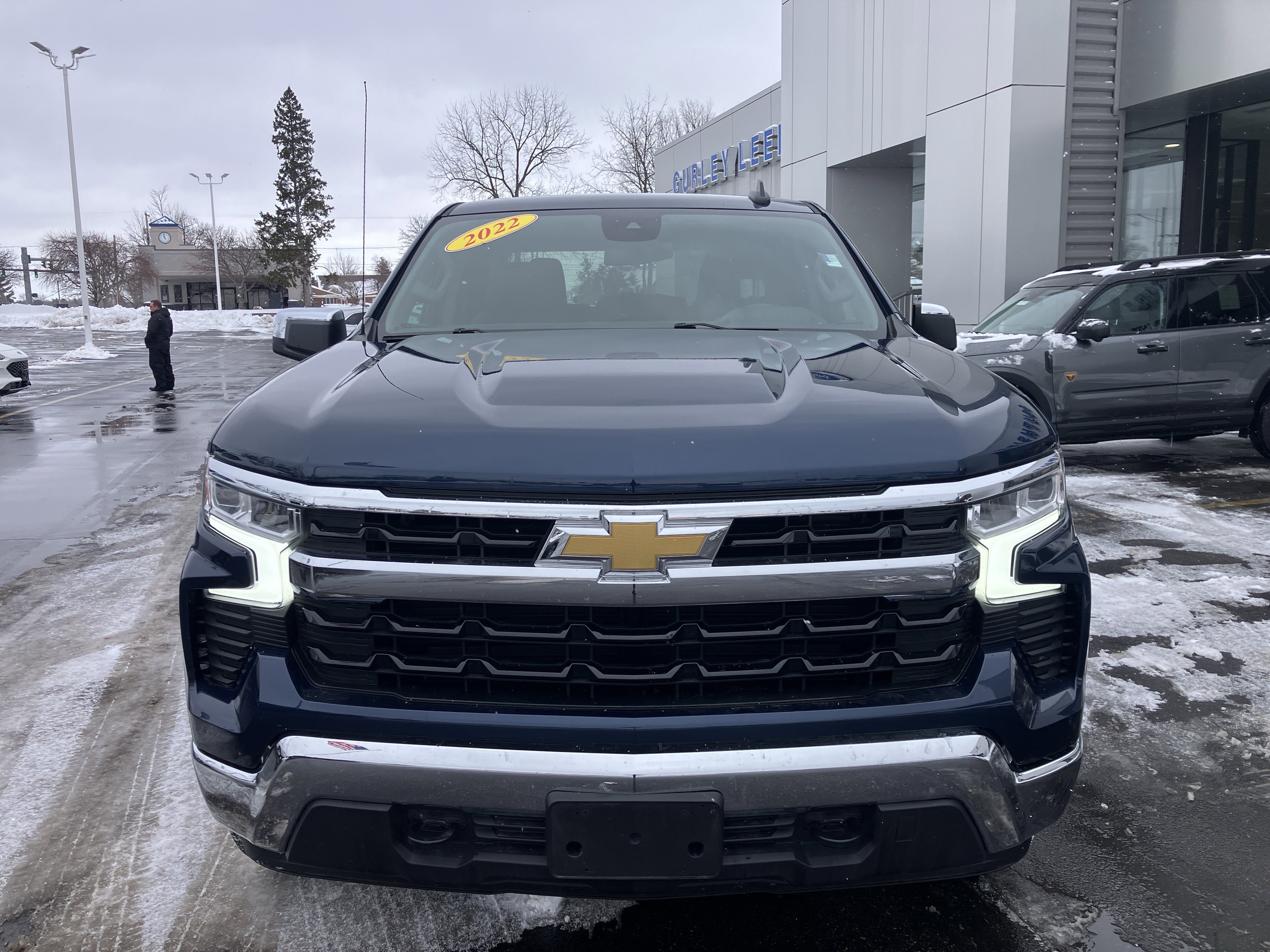 Used 2022 Chevrolet Silverado 1500 LT image 2
