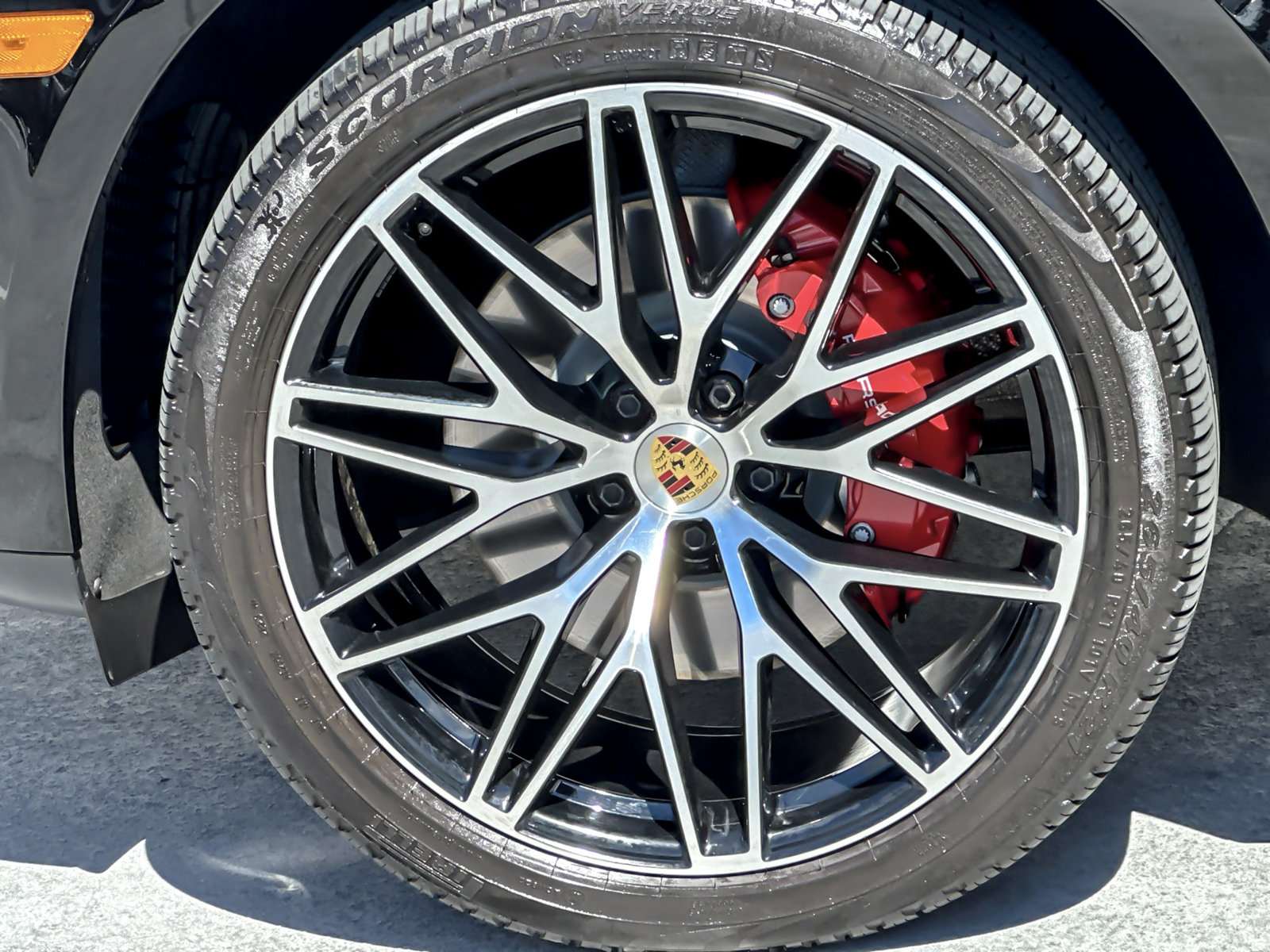 Certified 2024 Porsche Macan S AWD/4WD image 24