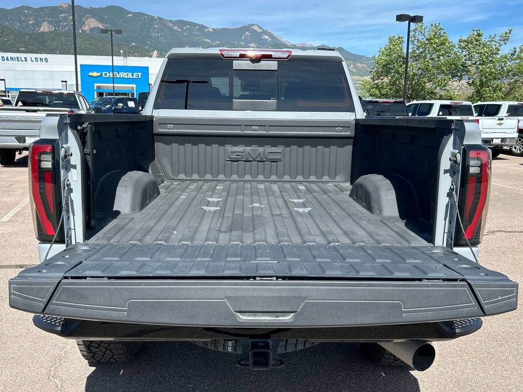 Used 2025 GMC Sierra 2500 AT4X AWD/4WD image 5