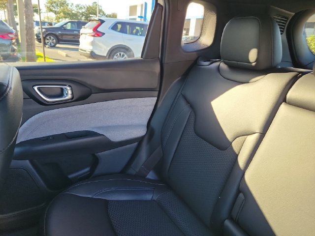 Used 2026 Jeep Compass Latitude AWD/4WD image 13