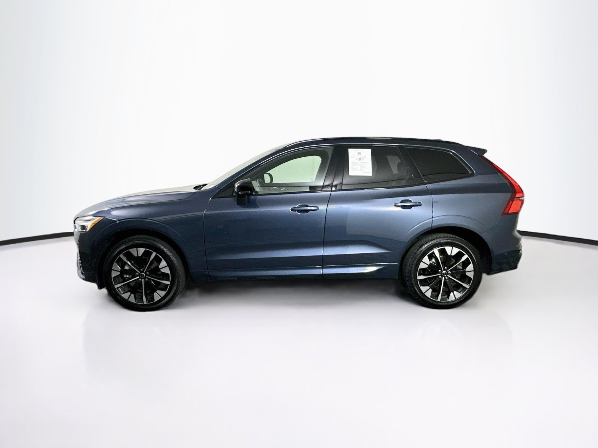 Used 2026 Volvo XC60 B5 Plus AWD/4WD image 4