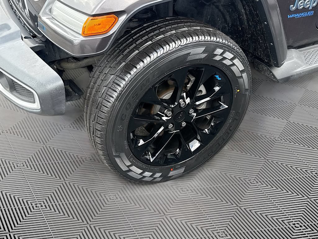 Used 2022 Jeep Wrangler Unlimited Sahara AWD/4WD image 33