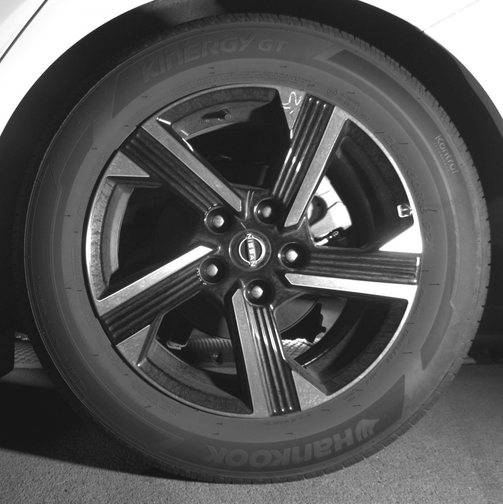 Used 2025 Nissan Sentra SV FWD image 14