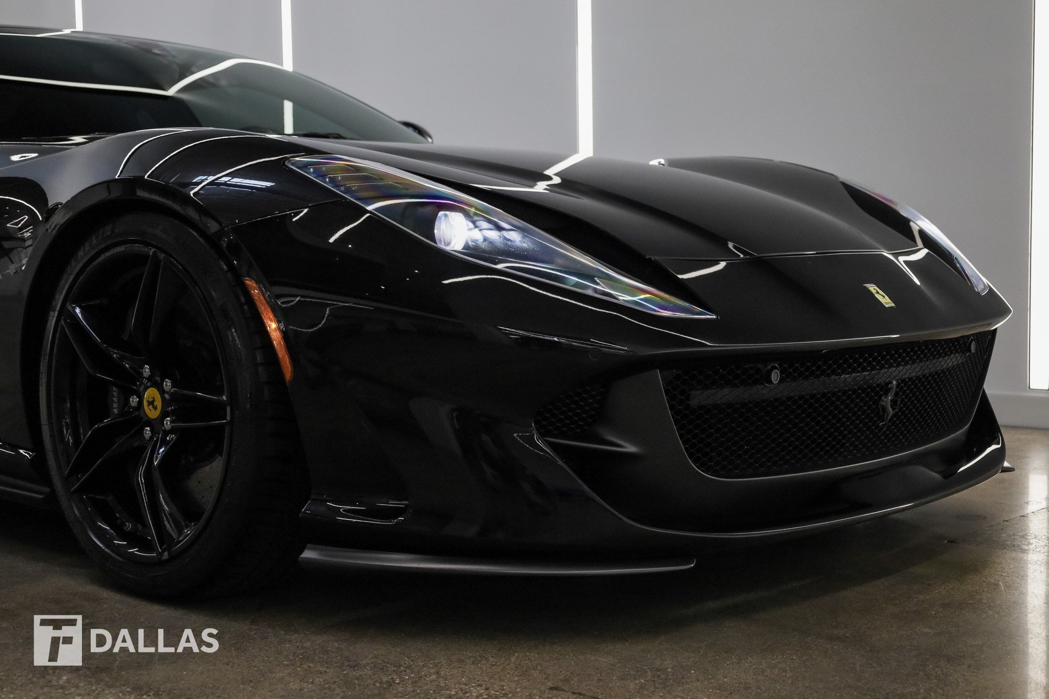 Used 2018 Ferrari 812 Superfast RWD image 15