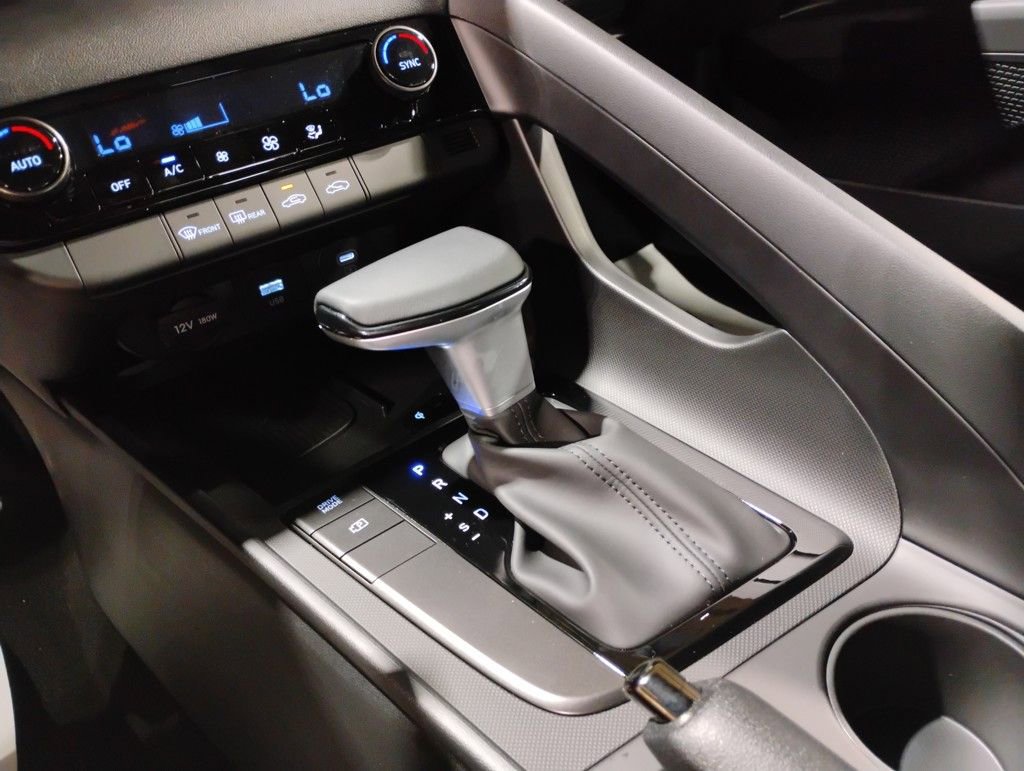 Used 2025 Hyundai Elantra Sport image 36