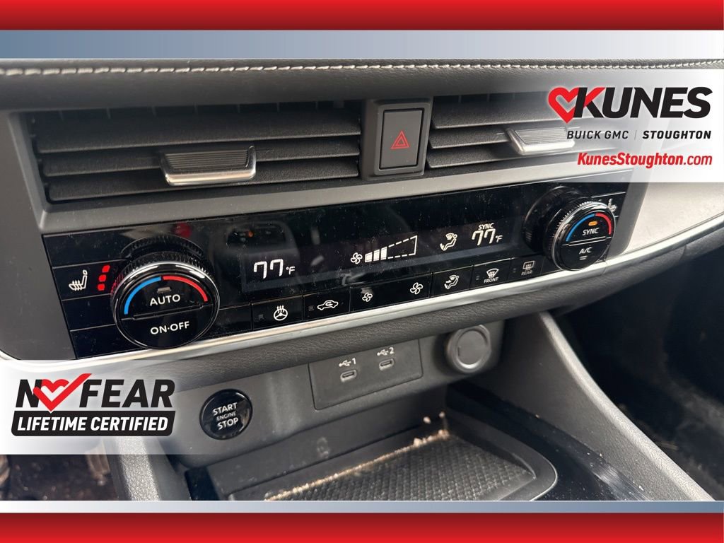 Used 2024 Nissan Rogue SV w/ SV Premium Package image 31